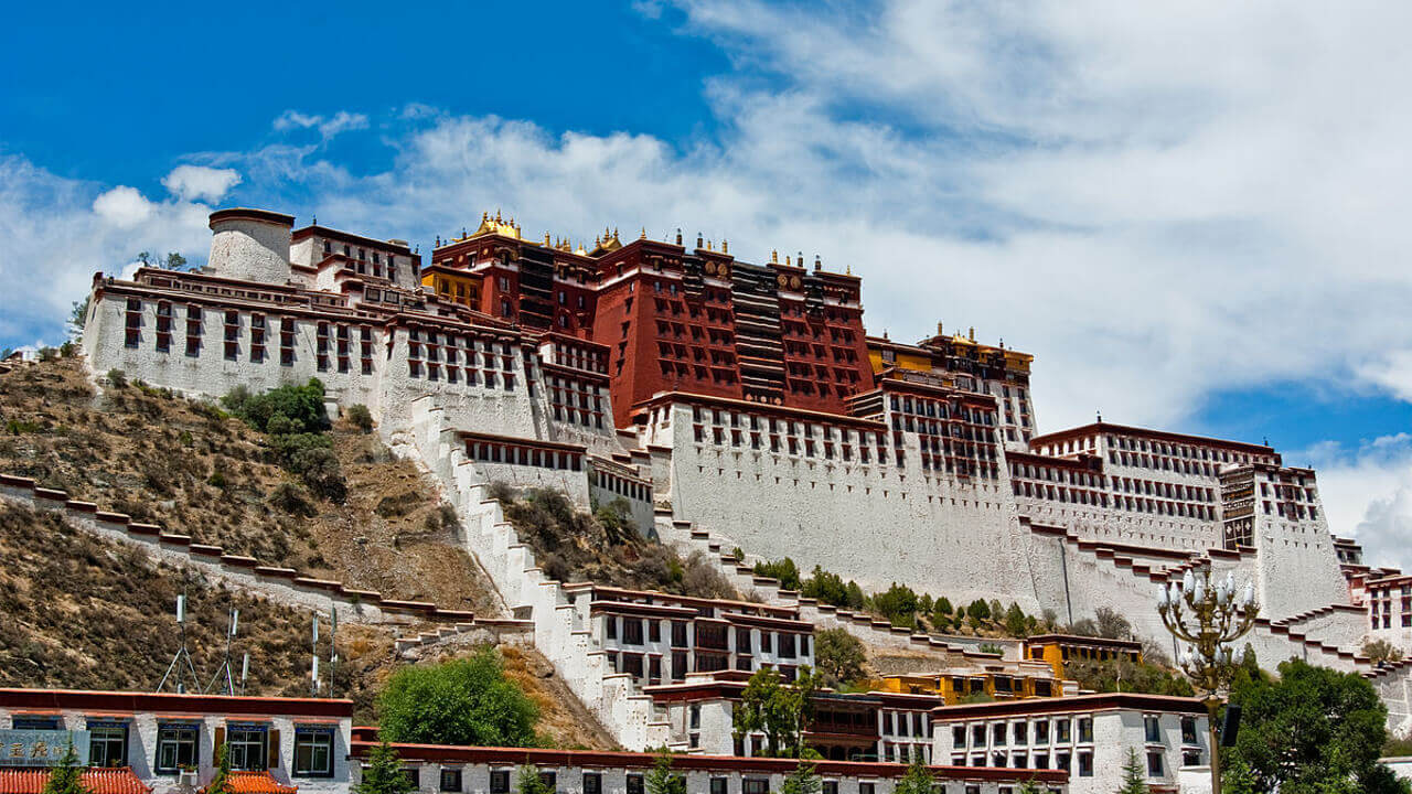 Tibetan Pilgrim Sees Restrictions, Heavy Police Presence in Lhasa