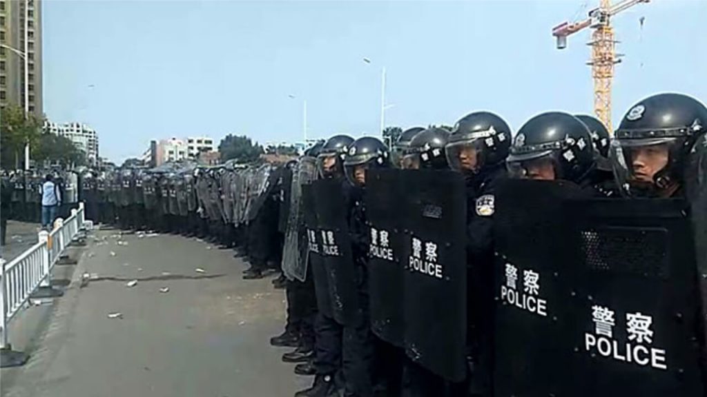 Thousands of Chinese Army Veterans March Over Police Beatings