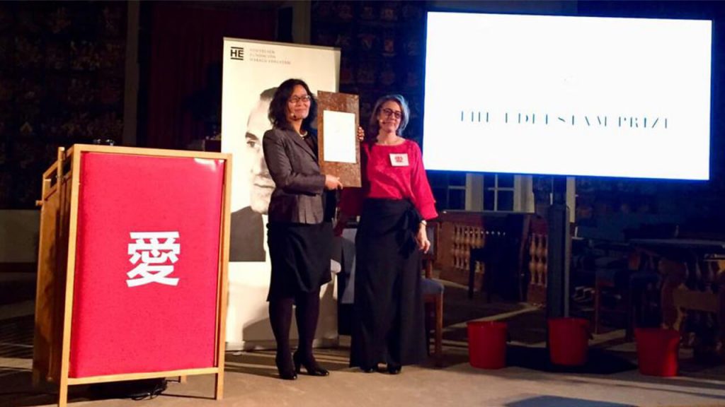 Yuan Weijing (L), wife of exiled human rights activist Chen Guangcheng, accepts the Edelstam Prize on behalf of Li Wenzu, wife of disappeared human rights lawyer Wang Quanzhuan, in Stockholm, Sweden, Nov. 27, 2018. Photo courtesy of Yuan Weijing