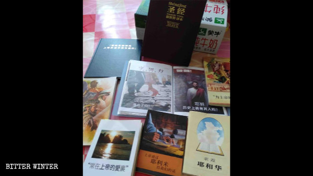 Some books the Korean Jehovah Witnesses elder used while preaching in Shandong Province.