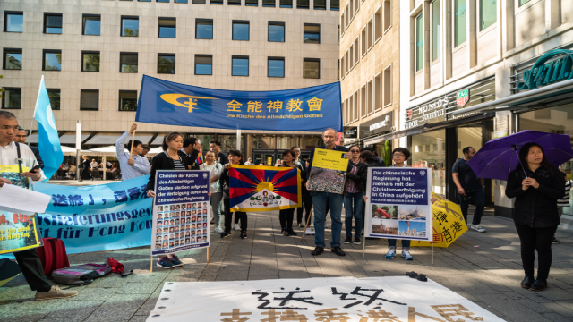 Multiple organizations rally in front of Cologne Cathedral to support the five demands of Hong Kong protest.