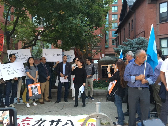 Canada Hong Kong Link Director Gloria Fung (middle) condemns the CCP and support Hong Kong’s democratic movement. 