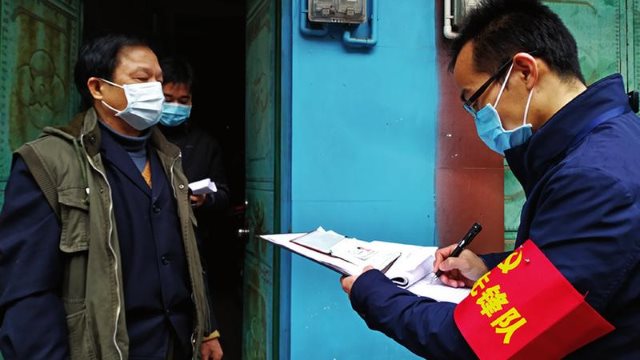 A grid administrator in the Wuming district of Nanning city in Guangxi Zhuang Autonomous Region registers residents’ information during the coronavirus epidemic.