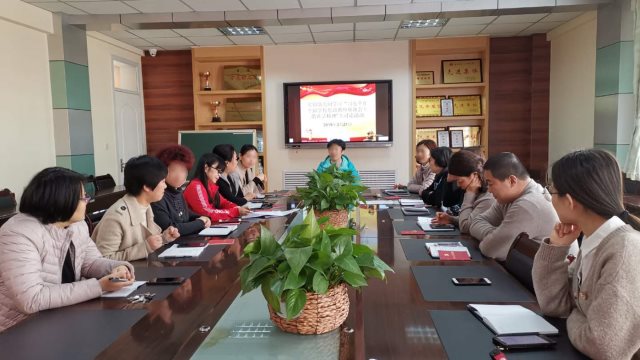 Kindergarten teachers are studying President Xi Jinping’s speeches.