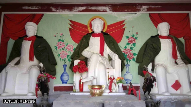 Statues of Mao Zedong, Zhou Enlai, and Zhu De enshrined in the Qingyun Temple.