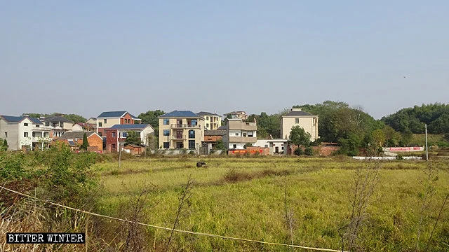 Longtouli village before the government decided to destroy it.