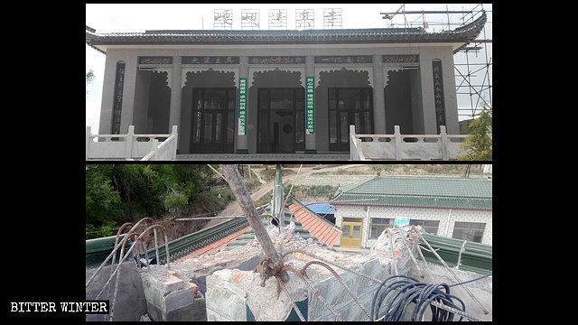The dome was removed from the Yaoxian Mosque in Kongtong district’s Tangjiawan village.