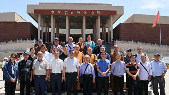 CPCA officials and Catholics from the Xiaoshan district of Zhejiang’s Hangzhou city visit the Taierzhuang Battle Memorial Hall.