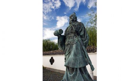 A statue of Sun Tzu.