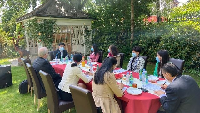 The COVID-19 notwithstanding, the Consul General bought a lunch to the associations’ representatives who attended the May 30 ceremony. 